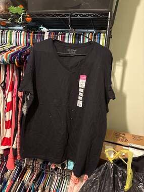 Gildan Ladies' Black V-Neck T-Shirt Size 2XL